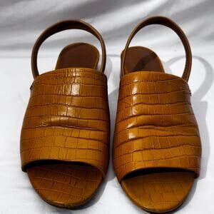 Yellow Curry Low Block Heel Textured Leather Sandal 35 ( A04)
